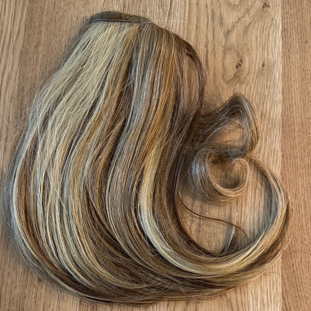 Women’s Blonde Brown Clip in Hairpiece - Natural Blend 20”
